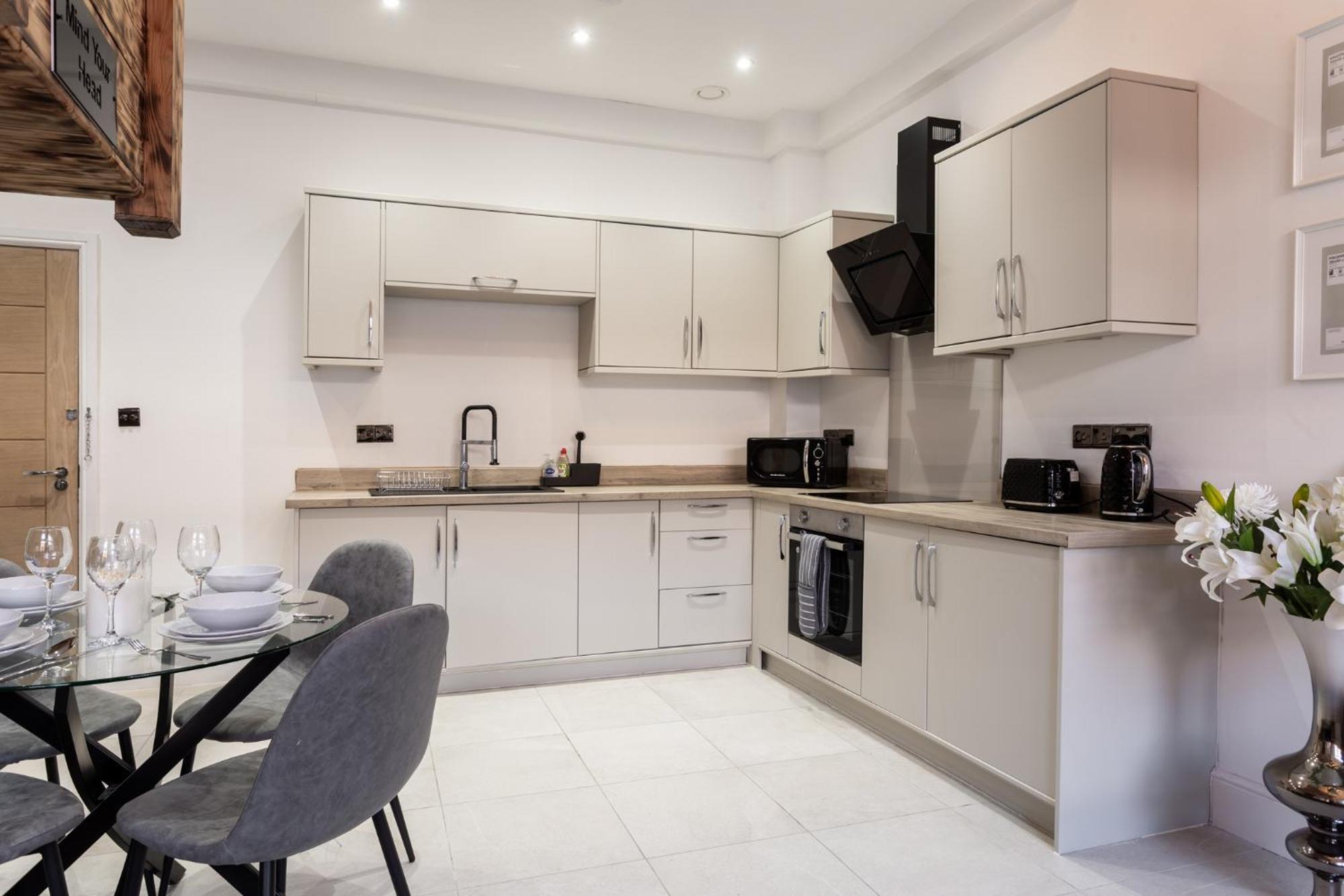 Bradford Luxury Central Apartment Exterior photo